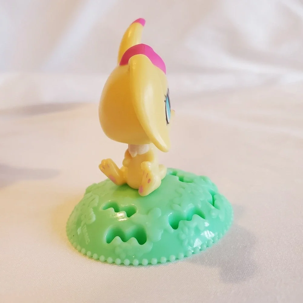 Littlest Pet Shop Bunny Rabbit Figure Yellow Green Bobble Head - McDonald's 2011
